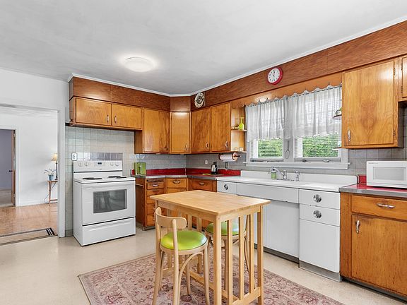 4th image of 2033 Foster Valley Rd
