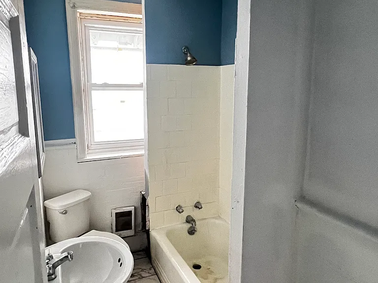 211 S 53rd St #2 — Photo 7