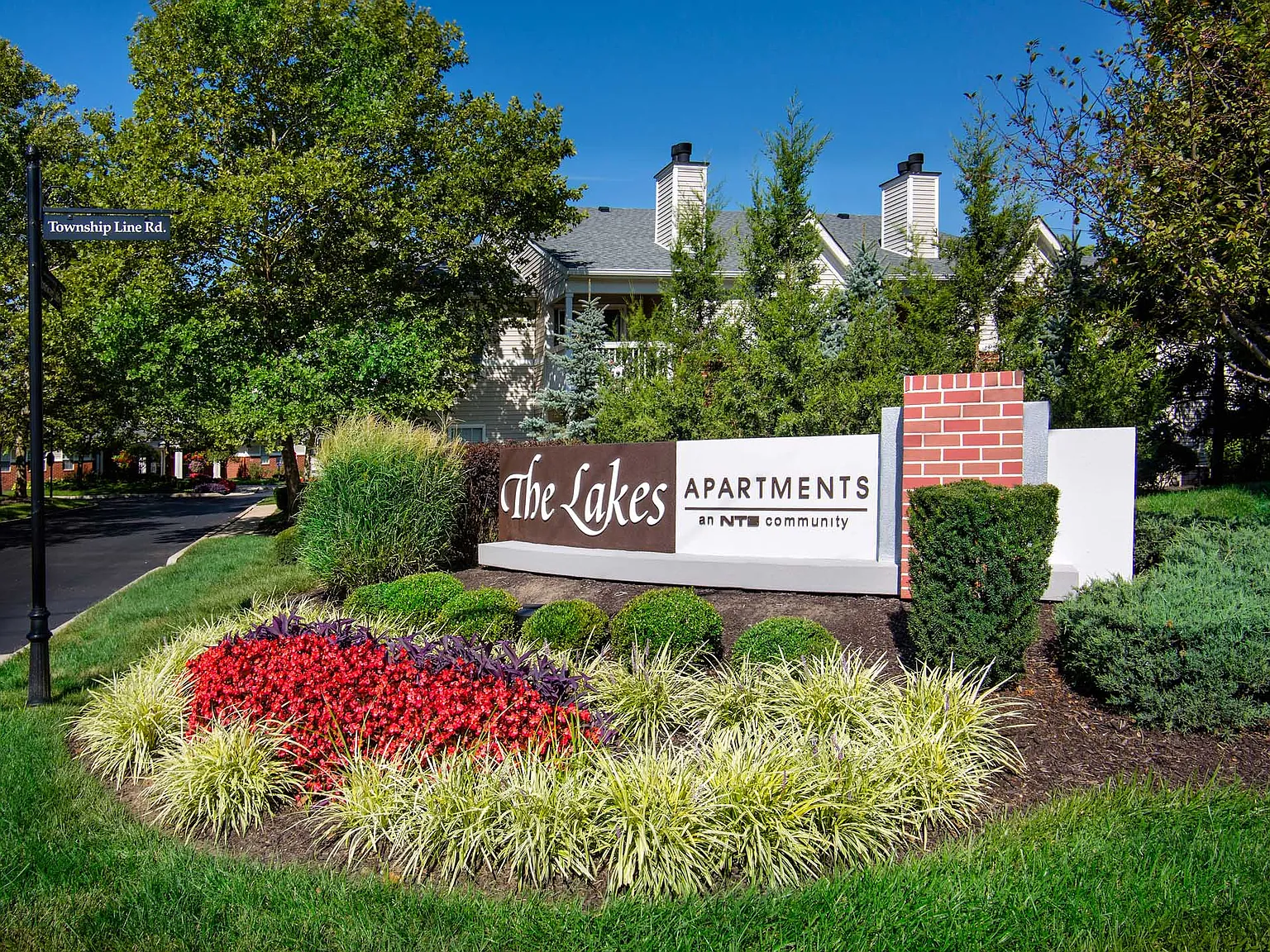 The Lakes Apartments — Photo 1