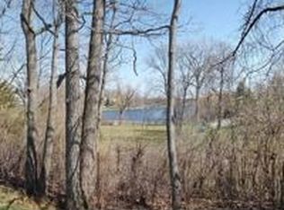 9306 Shannon Dr, Brighton, MI 48116