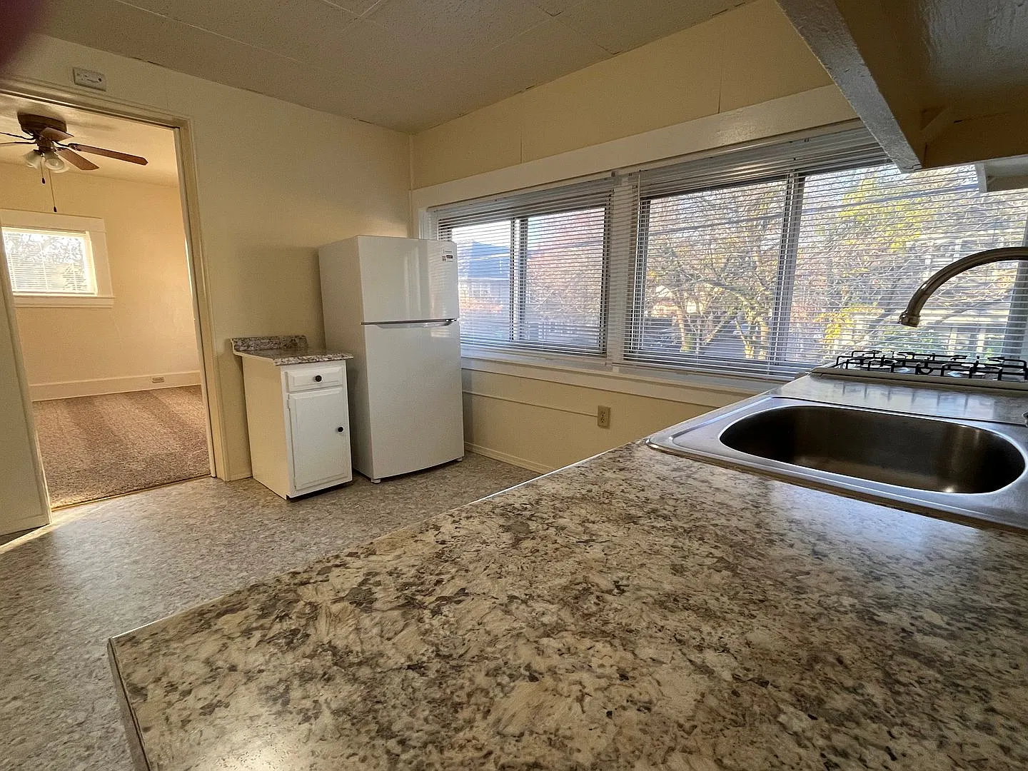 Charming Vintage Top Floor Studio in Popular Inner SE PDX! — Photo 4