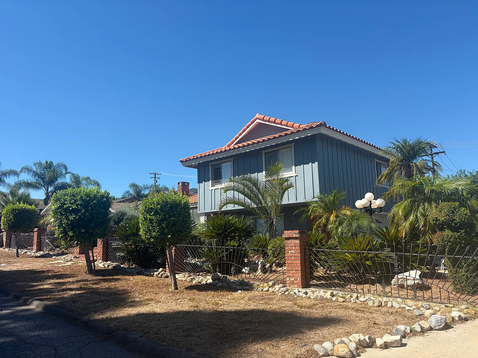 5 bed, 3342 sqft, $1,250 — Photo 1