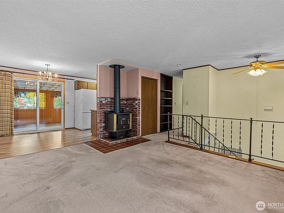 5th image of 21104 117th Street E