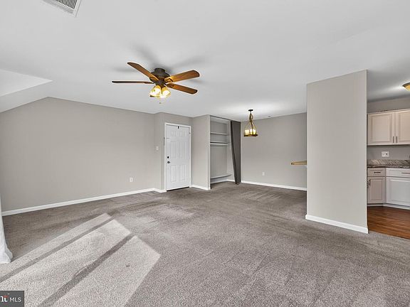 3rd image of 1016 Dogwood Ct
