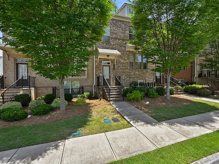 2489 Village Park Bnd — Photo 3