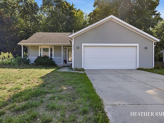 2nd image of 5764 Grand Oaks Dr NE