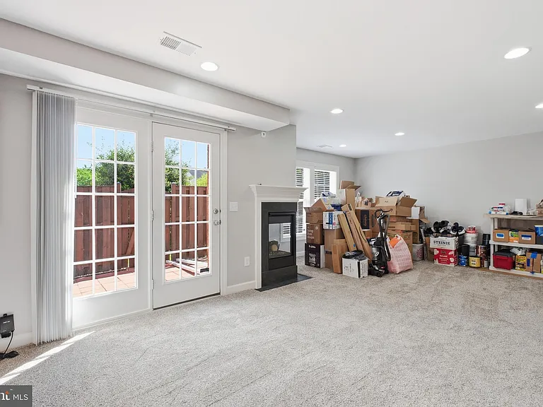 8439 Kirby Lionsdale Dr — Photo 15