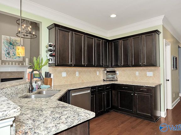 4th image of 204 Coral Ct