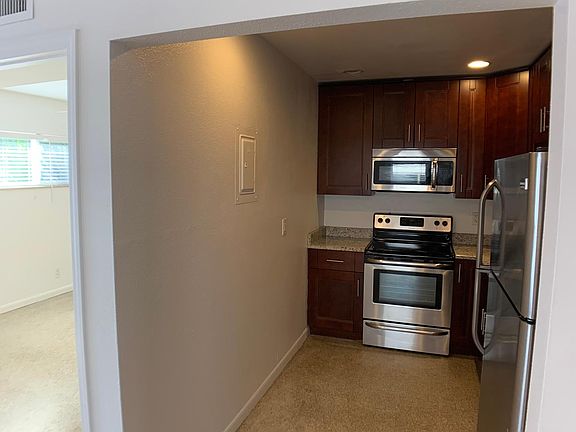 5th image of 135 Danube Ave APT 8