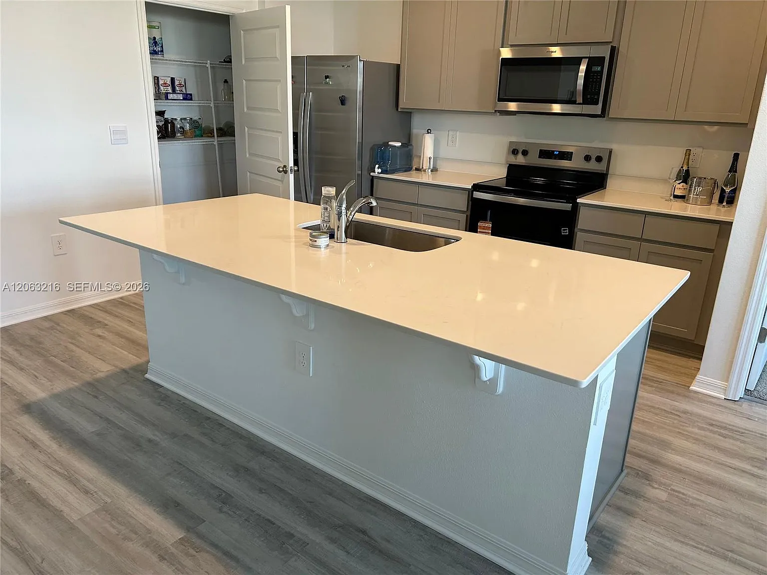3 bed, 2.5 bath, $1,850 — Photo 4