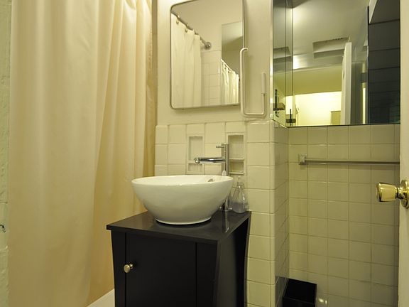 5th image of 440 E 79th St APT 1B