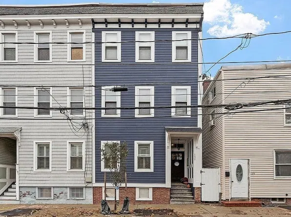 192 W 5th St #1, South Boston, MA 02127