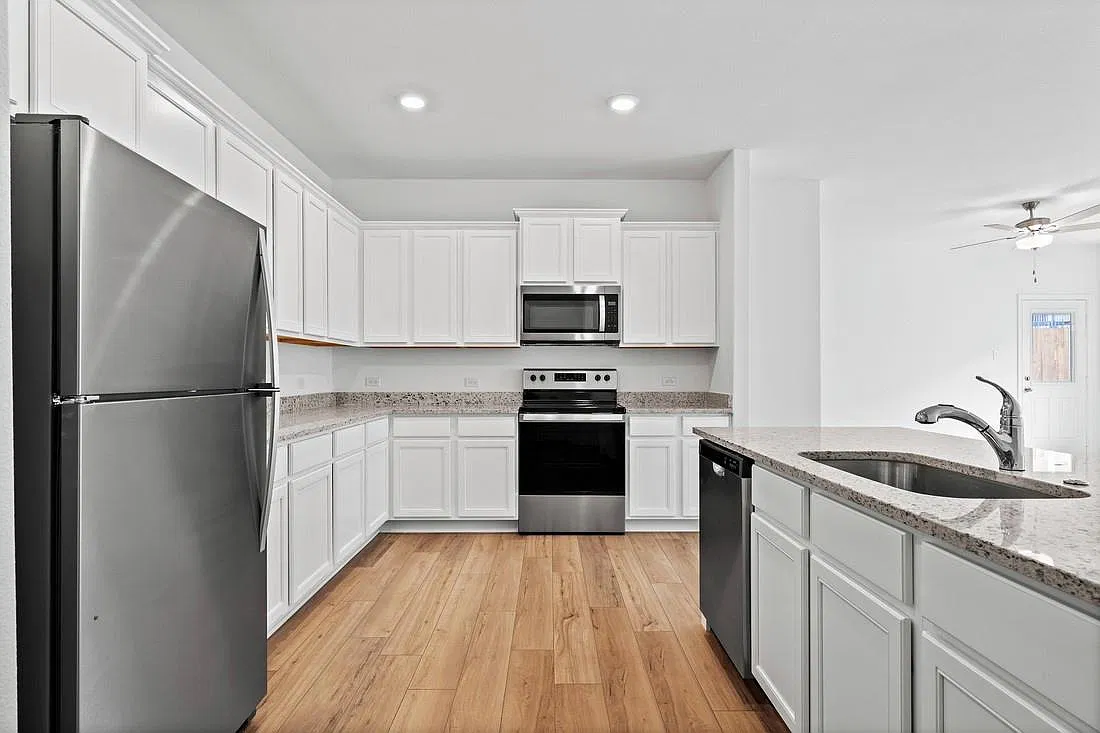5 bed, 3.5 bath, 2470 sqft, $2,900 — Photo 3