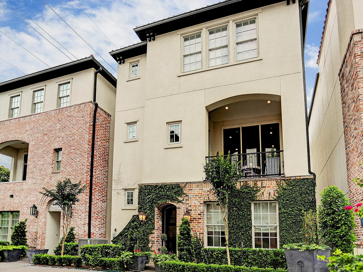 3 bed, 3.5 bath, 3087 sqft, $6,550 — Photo 1