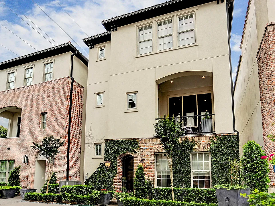1152 Mosaico Ln