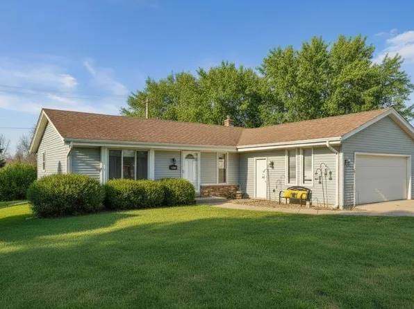 1002 Cherrywood Dr, Waukesha, WI 53188