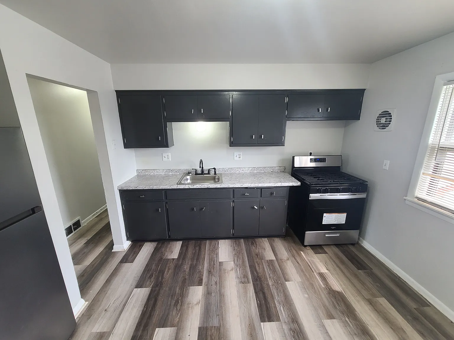 3 bed, $1,400 — Photo 4