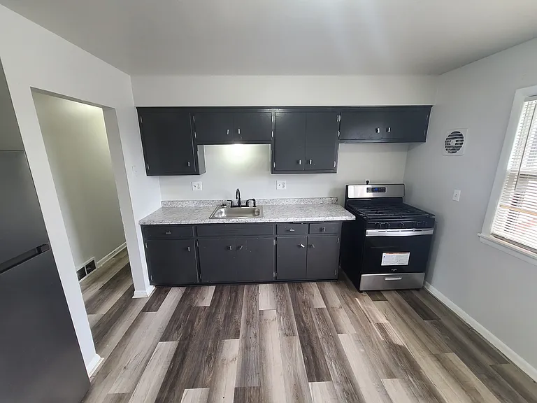 6912 W Silver Spring Dr — Photo 4