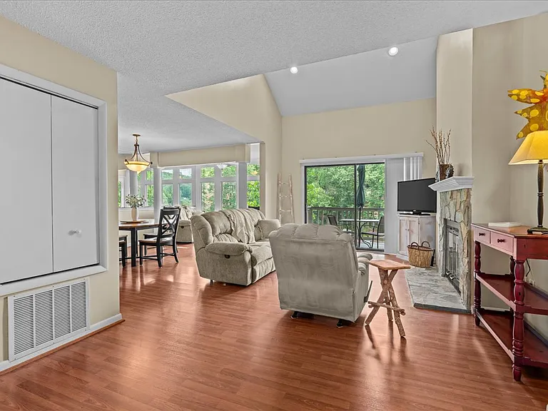 701 Loran Pointe Cir — Photo 20