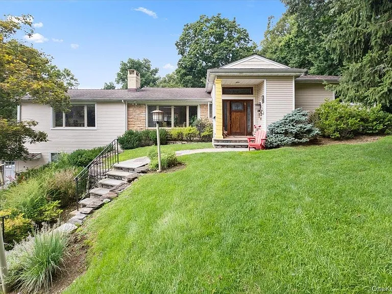 5 Agnes Cir — Photo 4