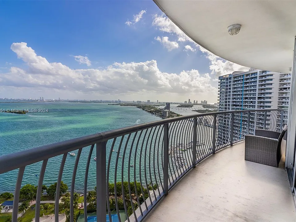 1750 N Bayshore Dr #3201