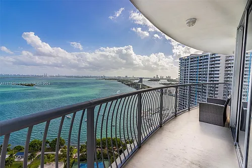 1750 N Bayshore Dr #3201 Photo 1