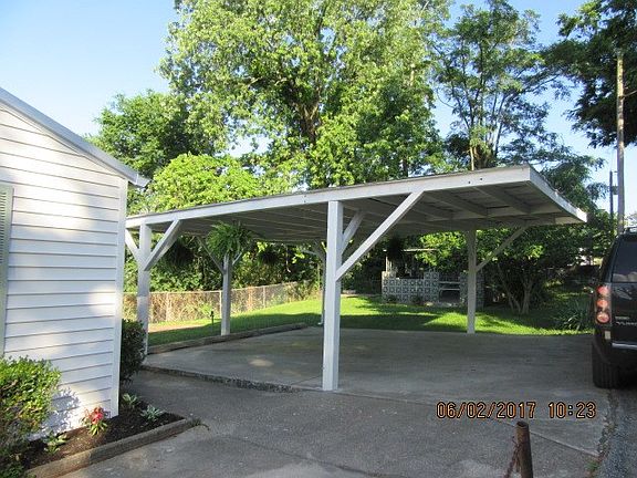 3rd image of 302 E Louise Ave