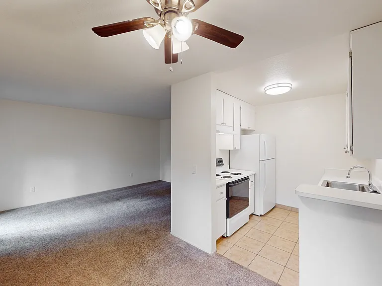346 Robinson St #16 — Photo 2