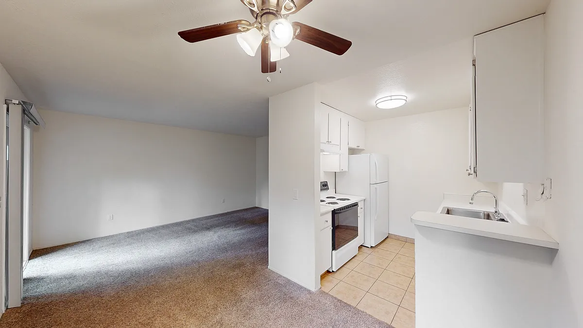 Building Photo - 348 Robinson St #16