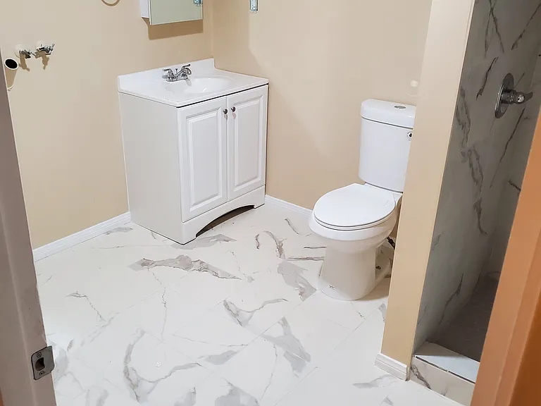 Master bath with washer/dryer hook-up
