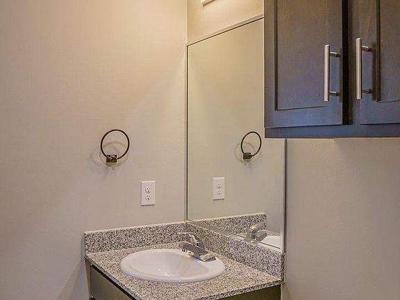 4th image of 1402 S C St #12