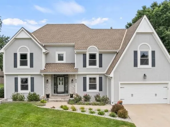 833 NW High Point Dr, Lees Summit, MO 64081