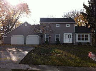 51 Sawmill Run Dr, Canfield, OH