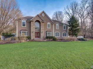 10 Valley Forge Rd, Oakland, NJ 07436