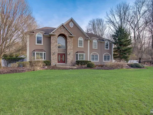 10 Valley Forge Rd, Oakland, NJ 07436
