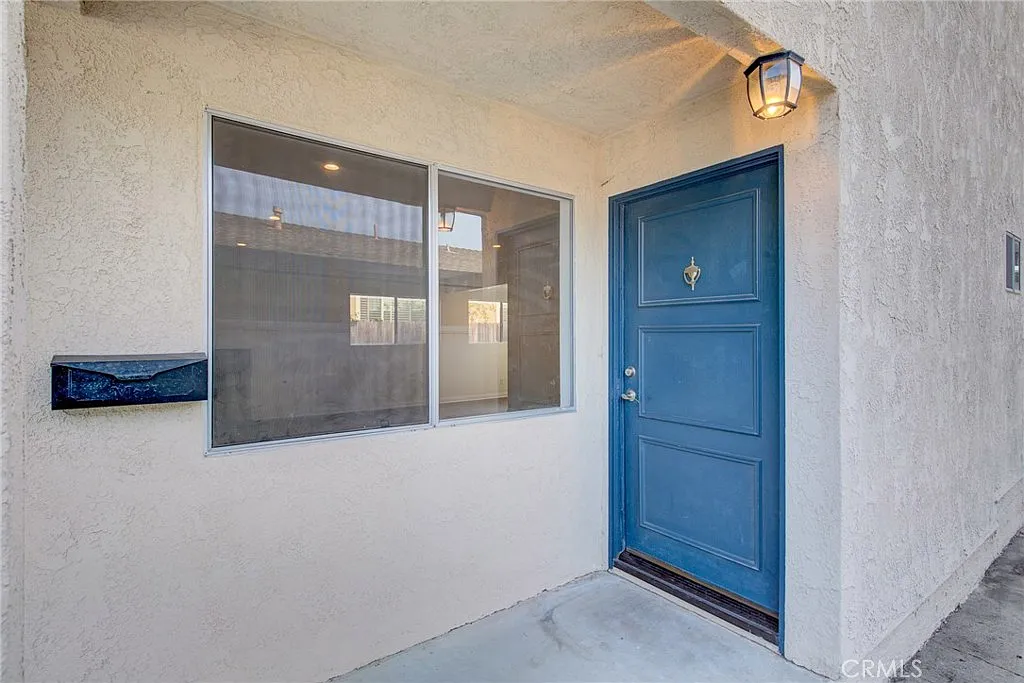 3 bed, 2.5 bath, 1250 sqft, $3,950 — Photo 2