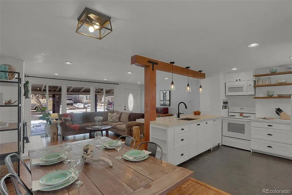 4 bed, 1352 sqft, $850 — Photo 2