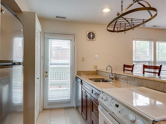 2nd image of 4367 Laclede Ave APT E