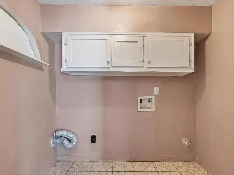 968 Garapan St — Photo 7