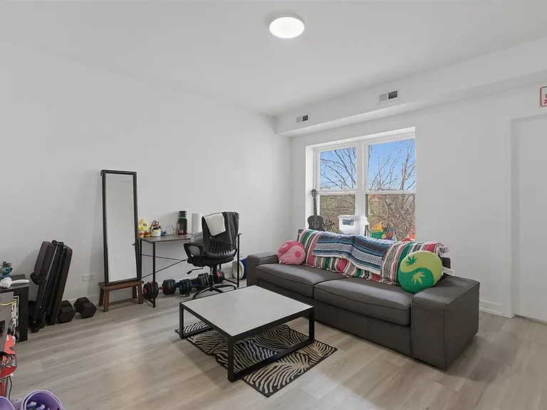 4939 N Saint Louis Ave #3V — Photo 7