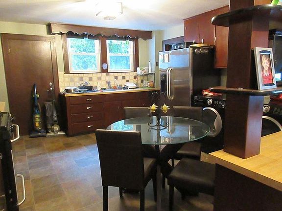 3rd image of 46 Wallis St #1