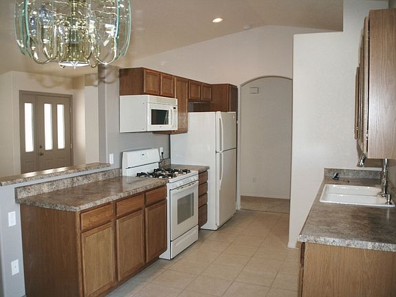 3rd image of 157 S 8th Pl