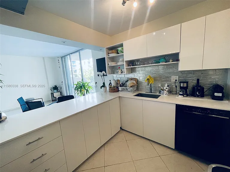 11111 Biscayne Blvd #4E — Photo 9