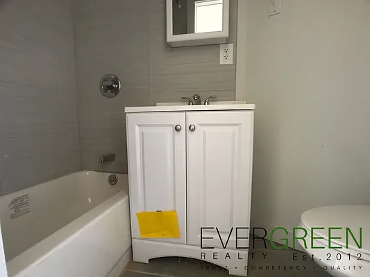 Rented by Evergreen Apartments BK | media 7