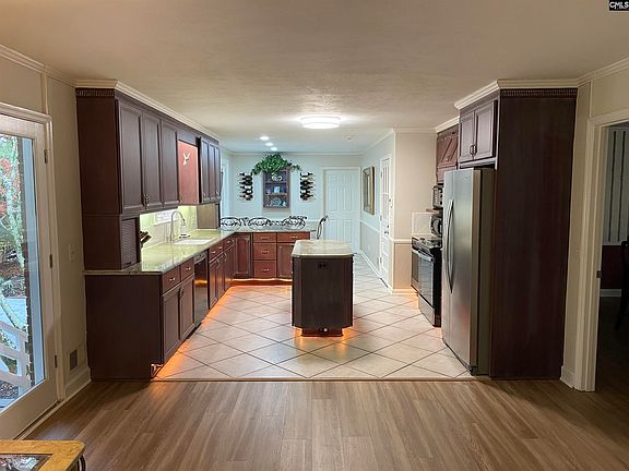 5th image of 2204 Bee Ridge Rd