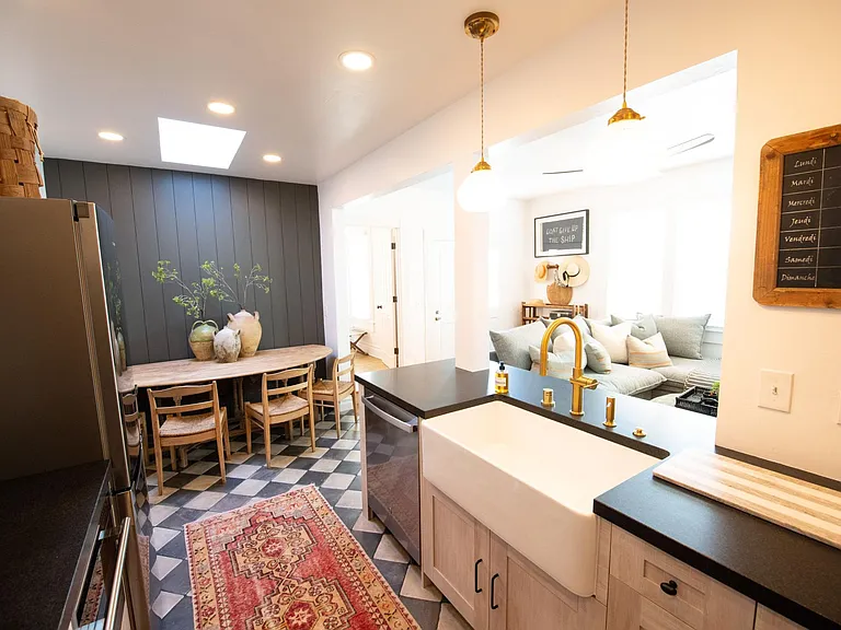 333 W Cota St #B — Photo 8