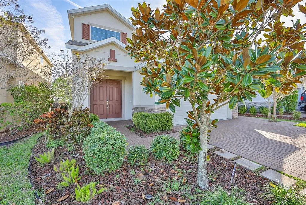 4 bed, 3.0 bath, 2303 sqft, $3,800 — Photo 2
