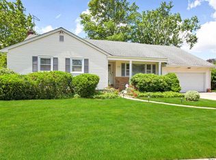 620 Garner Pl, East Meadow, NY 11554