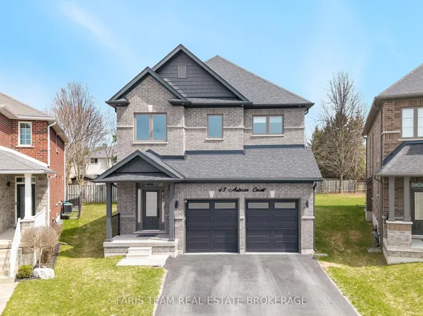 43 Auburn Ct, Barrie, ON L4N 6G9