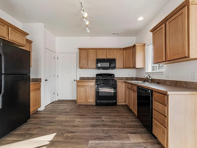7761 Wyeth Ct — Photo 11